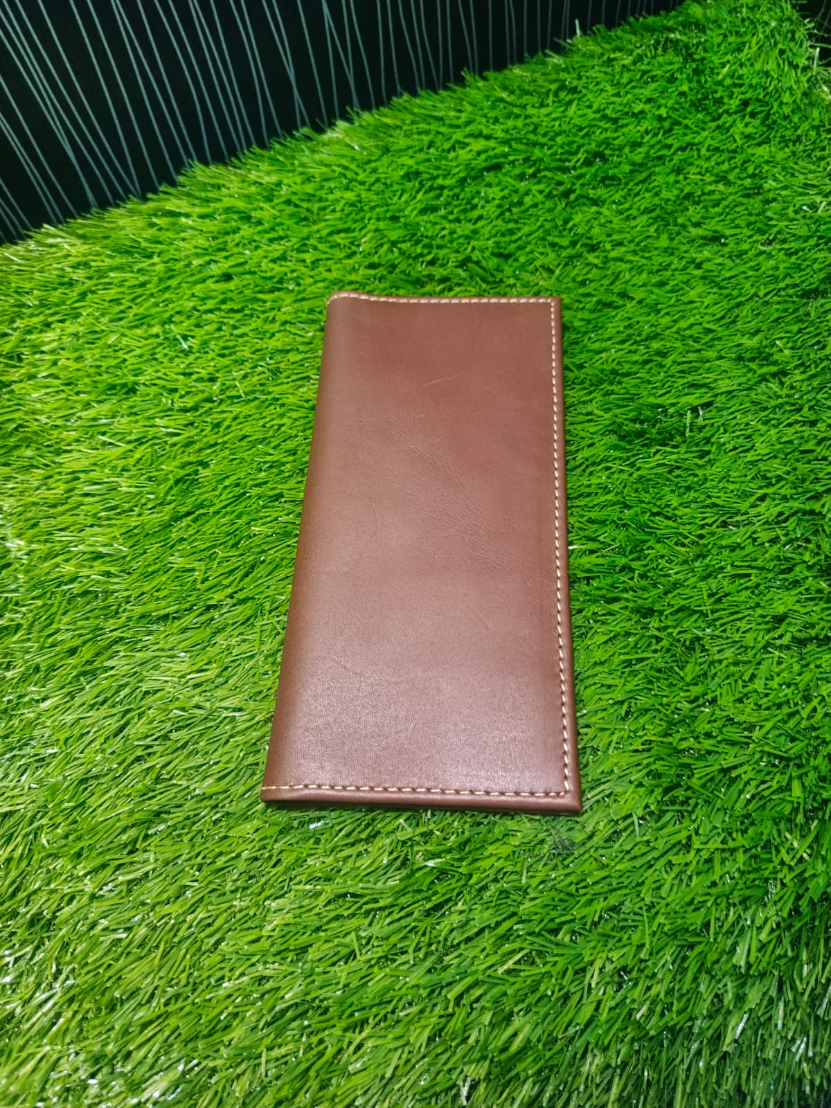 PULL UP COAT WALLET WITH MAGNET CLOSURE
