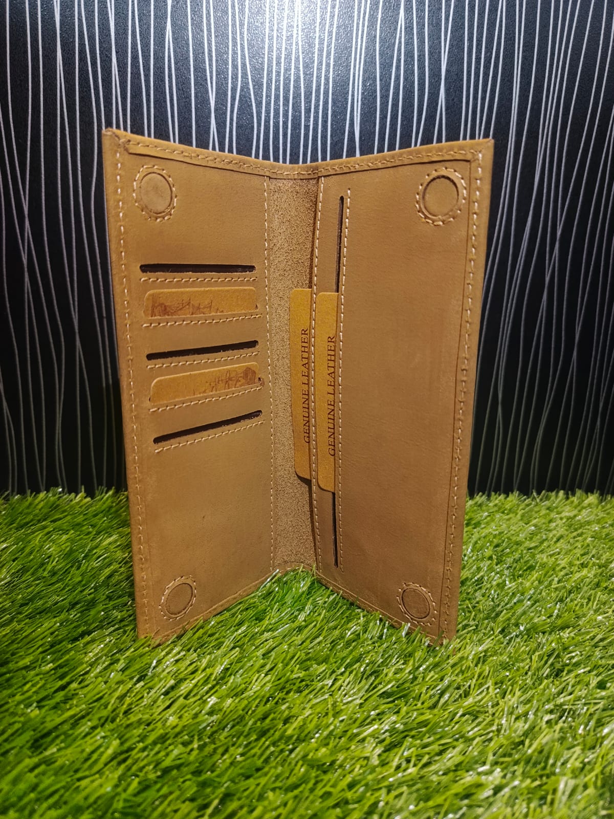 PULL UP COAT WALLET WITH MAGNET CLOSURE