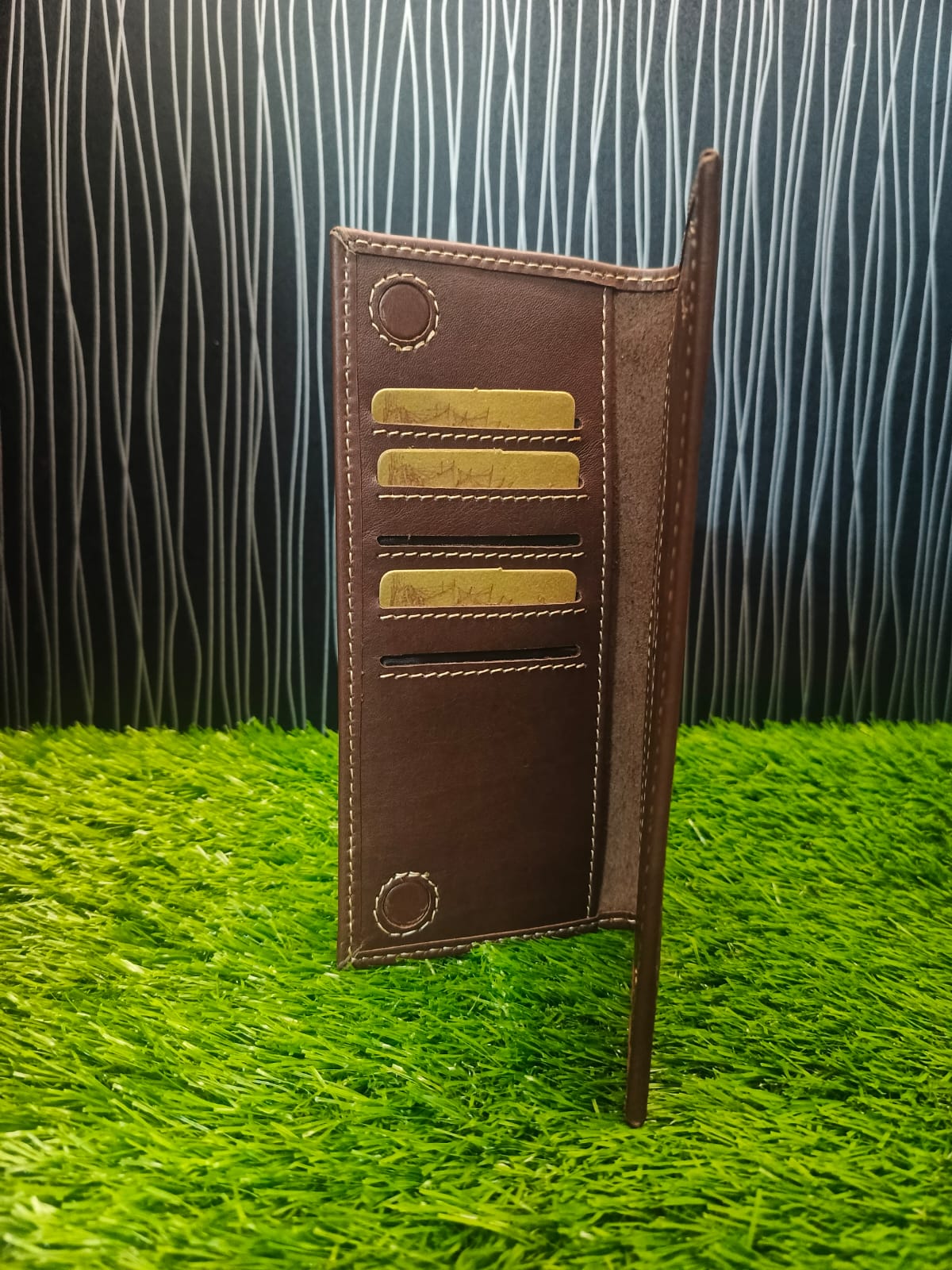 PULL UP COAT WALLET WITH MAGNET CLOSURE