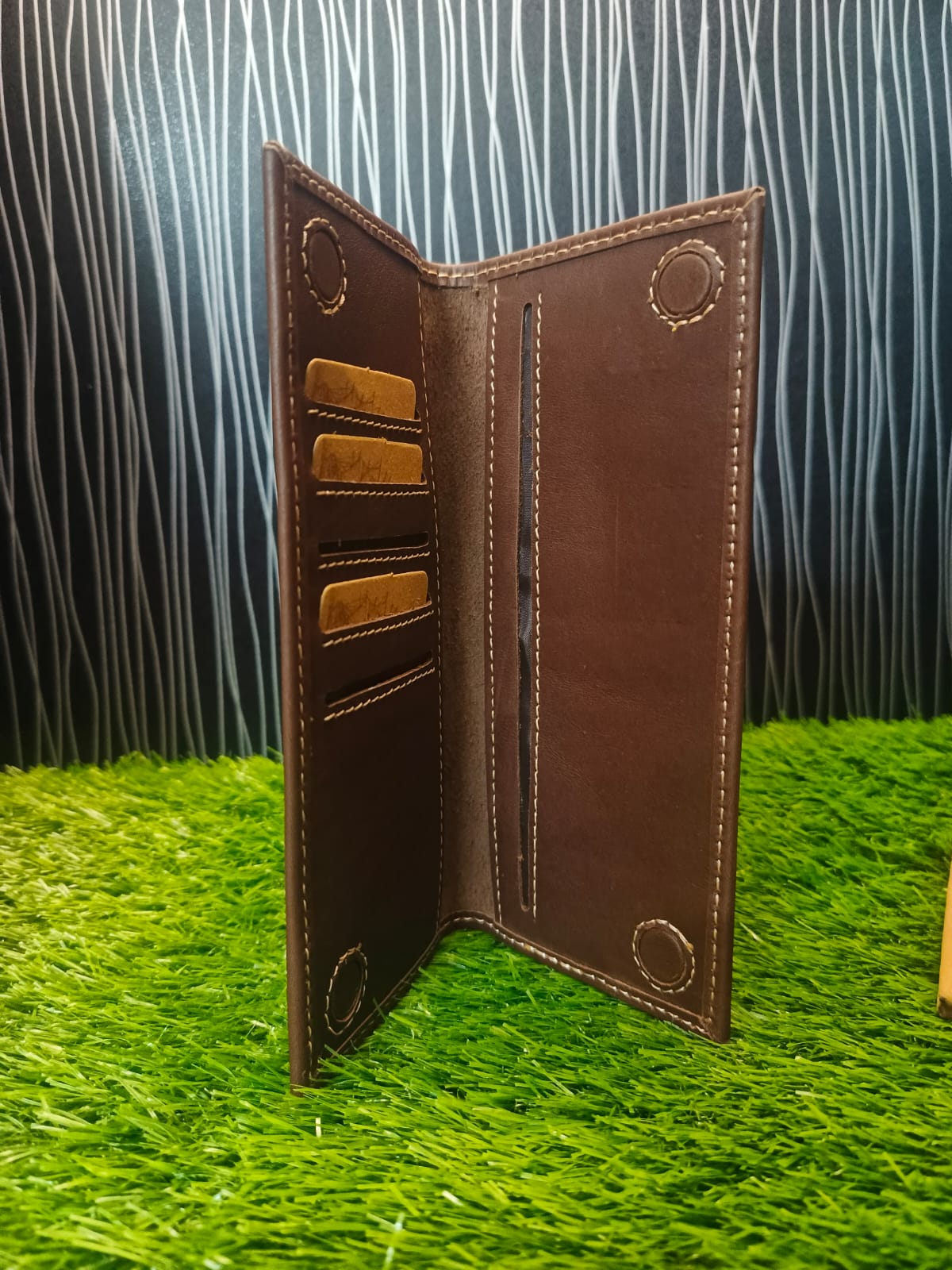 PULL UP COAT WALLET WITH MAGNET CLOSURE