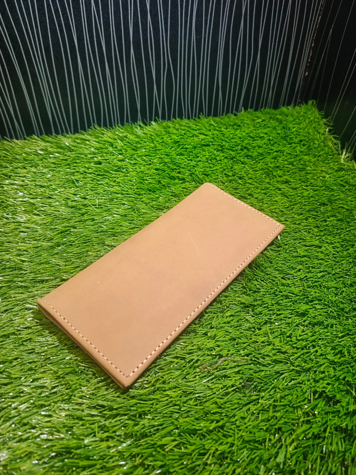 PULL UP COAT WALLET WITH MAGNET CLOSURE
