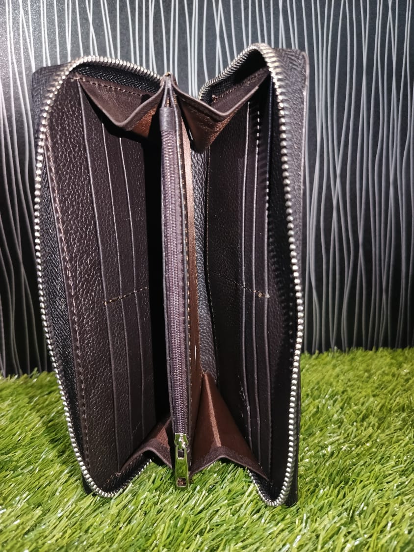 ZIPPED CLUTCH FOR WOMEN