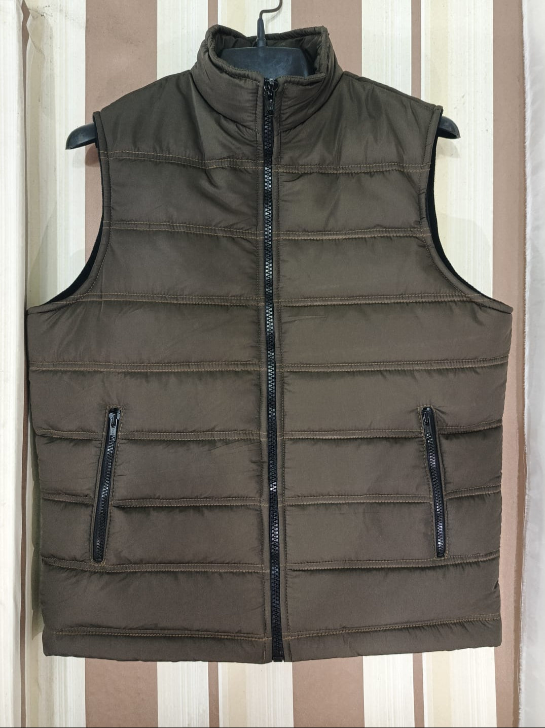 SLEEVE LESS PUFFER JACKET FOR MEN